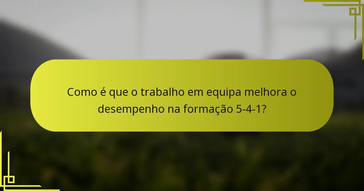 Como é que o trabalho em equipa melhora o desempenho na formação 5-4-1?