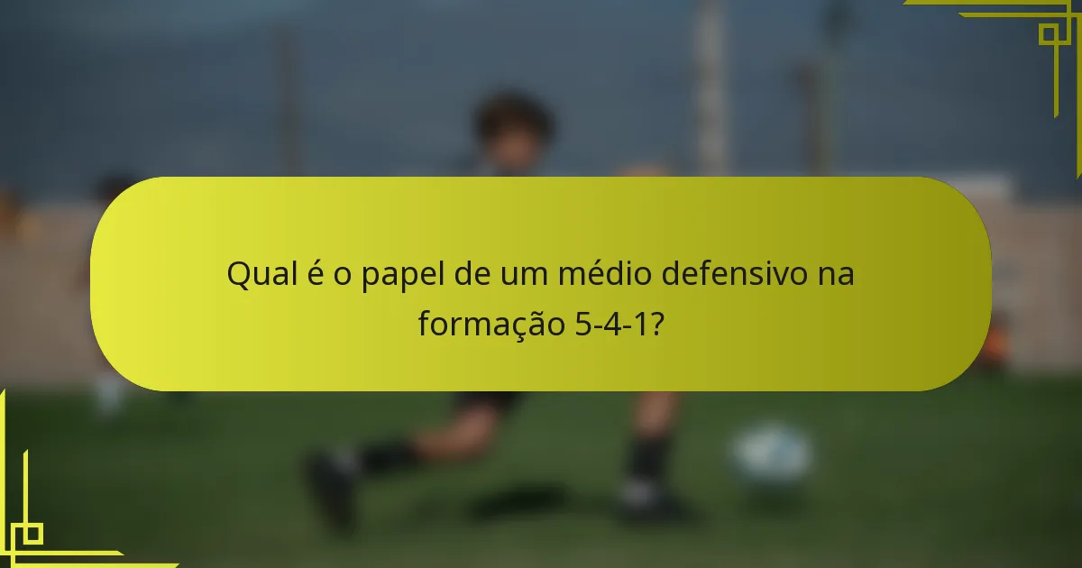 Qual é o papel de um médio defensivo na formação 5-4-1?