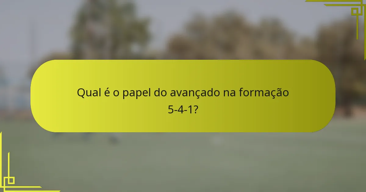 Qual é o papel do avançado na formação 5-4-1?