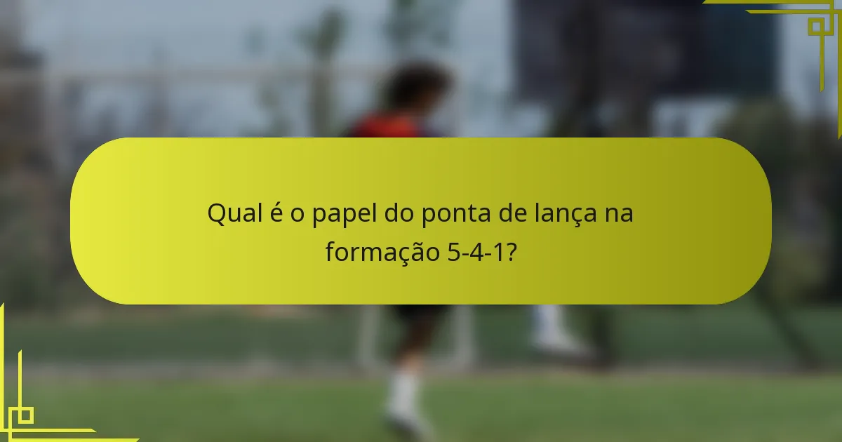 Qual é o papel do ponta de lança na formação 5-4-1?